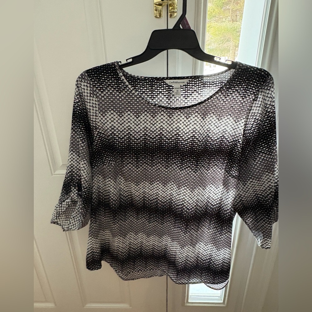 Croft and Barrow Women’s blouse - Size 1X - Black and White